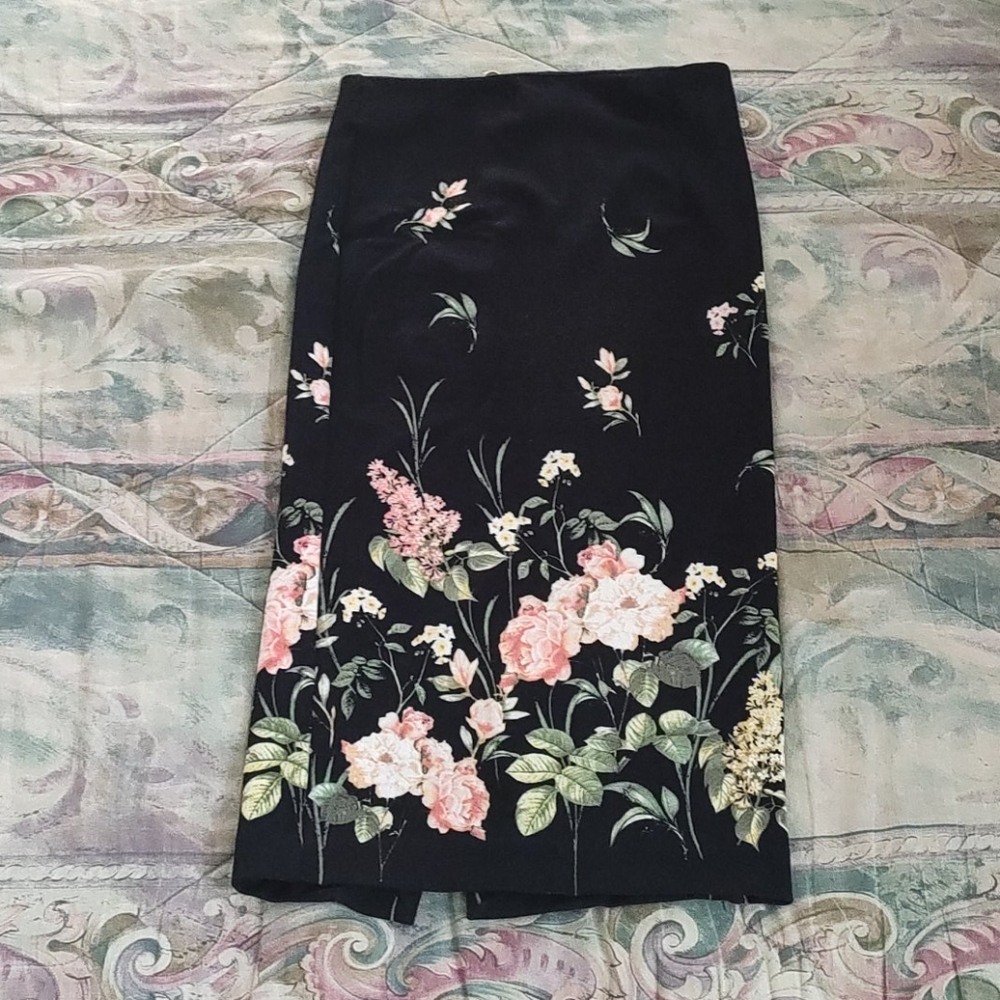 Le Chateau Pencil Skirt